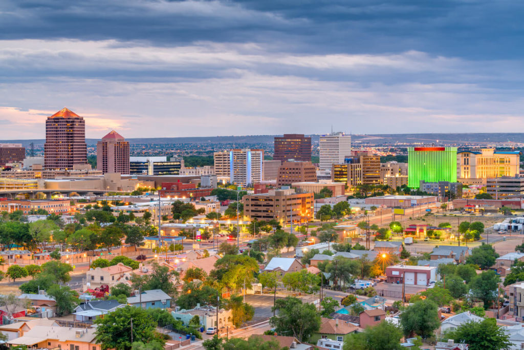 vue sur la ville d'Albuquerque à l'aube