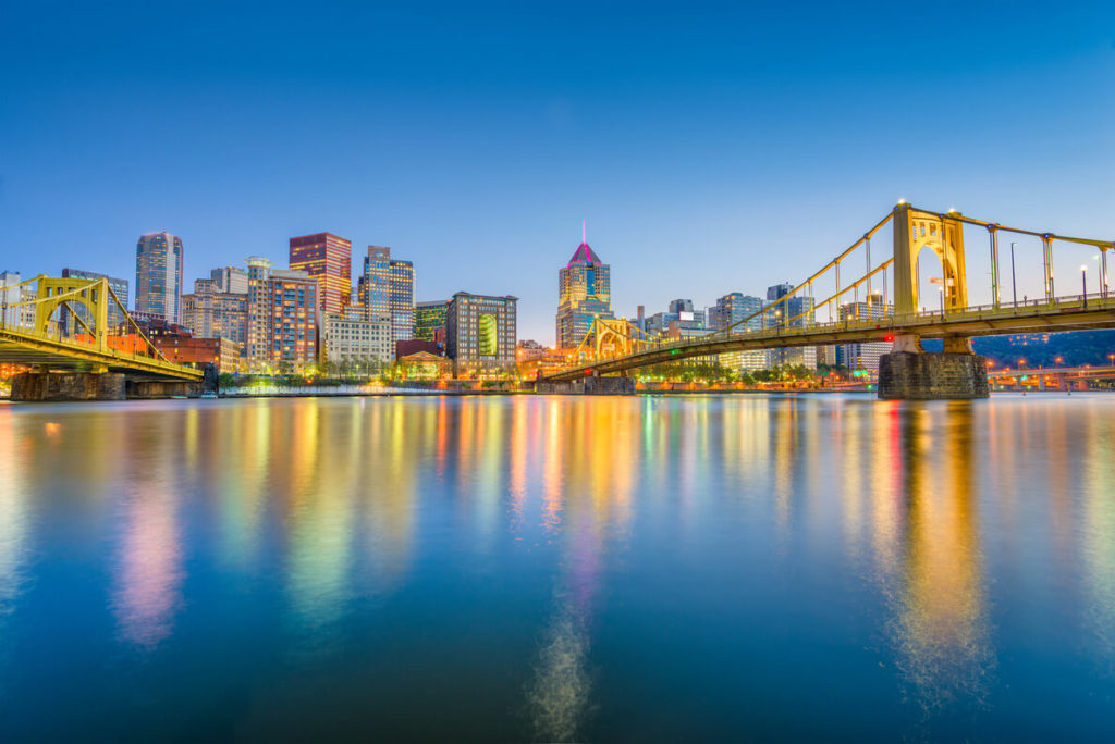 vue de la ville de Pittsburgh avec un lac