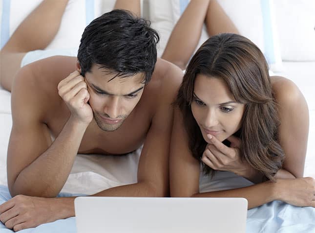 Homme et femme cherchent des rencontres échangistes privées en ligne