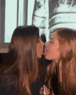 gif porno de lesbiennes caresses
