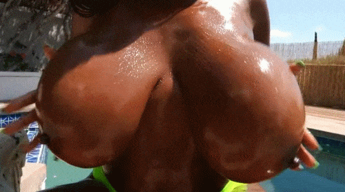 gifs gros seins énormes