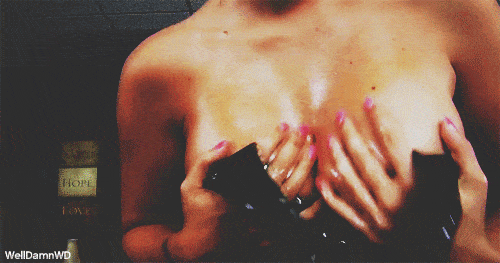 gifs gros seins huilés