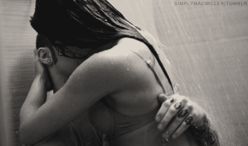 30 gifs sexy sensuels femme qui se caresse